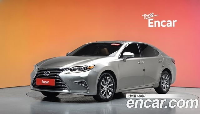 Lexus ES300h Supreme XV60 2017 — фото 1