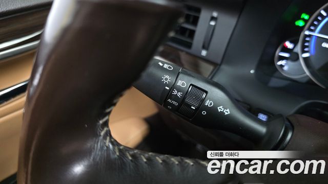 Lexus ES300h Supreme XV60 2017 — фото 33