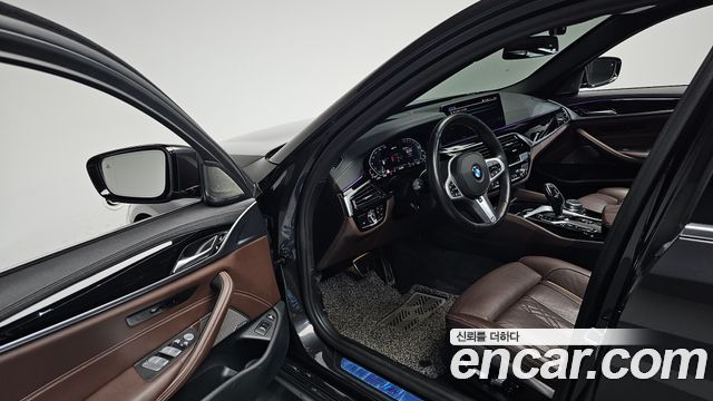 BMW 5 Series (G30) 530e M Sport 2021 — фото 10