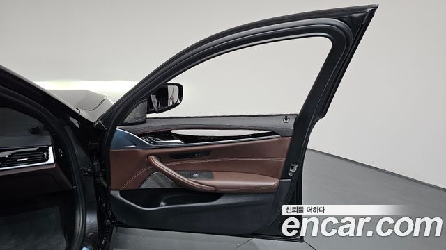 BMW 5 Series (G30) 530e M Sport 2021 — фото 24
