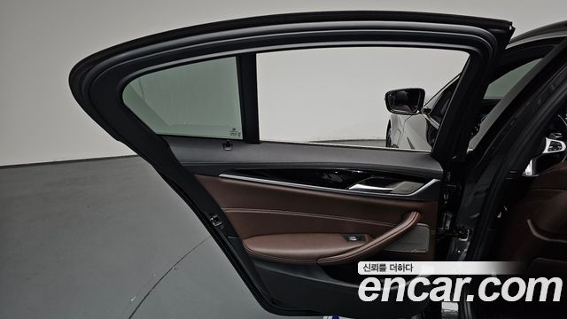 BMW 5 Series (G30) 530e M Sport 2021 — фото 25