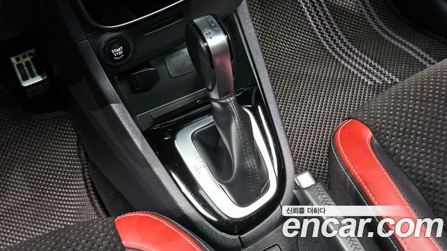 Renault Korea Clio Intens Panoramic 2019 — фото 9