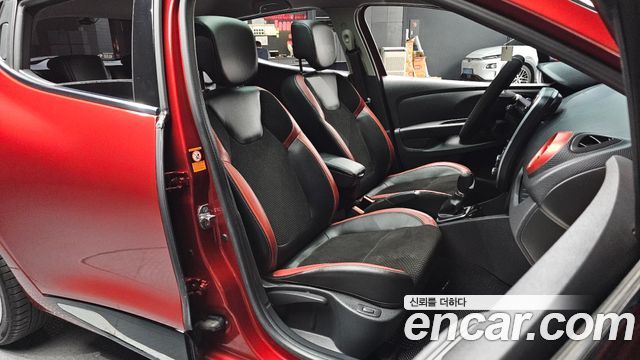 Renault Korea Clio Intens Panoramic 2019 — фото 16