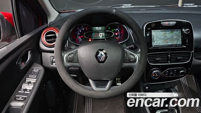 Renault Korea Clio Intens Panoramic 2019 — фото 17