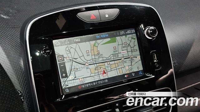 Renault Korea Clio Intens Panoramic 2019 — фото 19