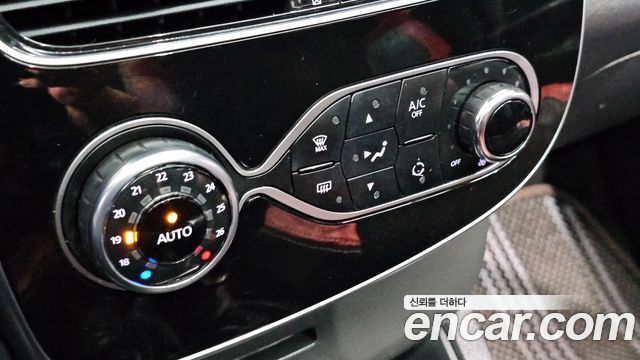 Renault Korea Clio Intens Panoramic 2019 — фото 21