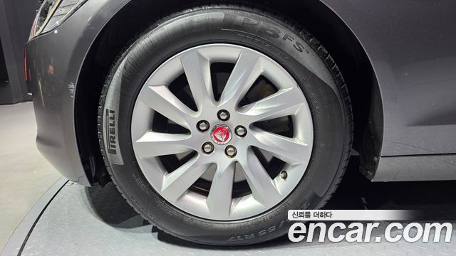 Jaguar XF (X260) 20d Prestige 2017 — фото 5
