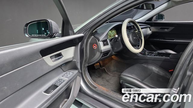 Jaguar XF (X260) 20d Prestige 2017 — фото 13