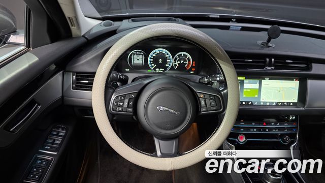 Jaguar XF (X260) 20d Prestige 2017 — фото 15