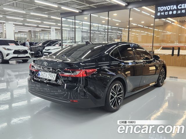 Toyota Camry (XV80) 2.5 XLE Premium Hybrid 2025 — фото 2