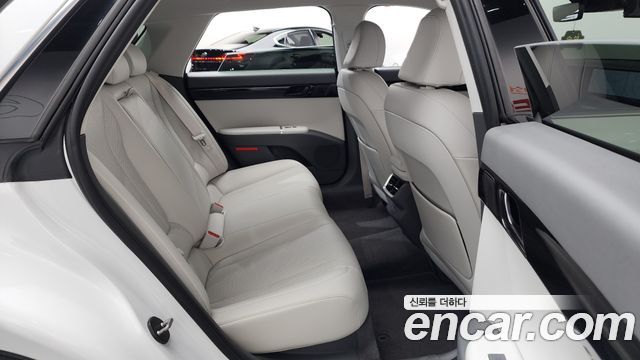 Hyundai Grandeur (GN7) 2,5 Gasoline 2WD Premium 2023 — фото 11