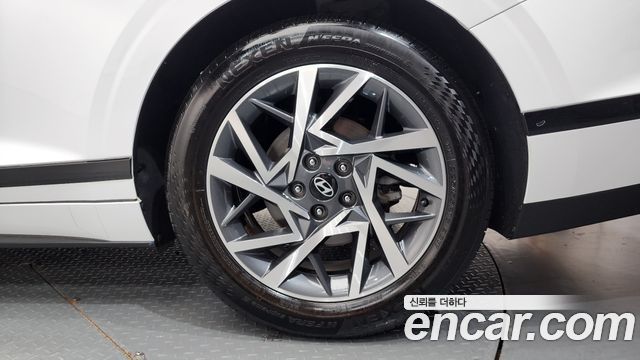 Hyundai Grandeur (GN7) 2,5 Gasoline 2WD Premium 2023 — фото 21