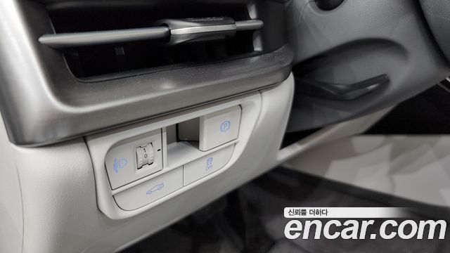 Hyundai Grandeur (GN7) 2,5 Gasoline 2WD Premium 2023 — фото 27