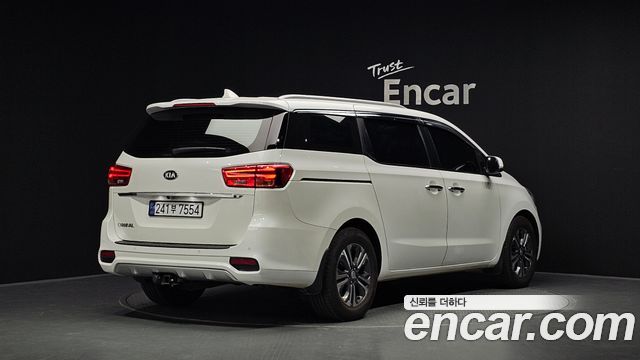 Kia Carnival 9-Seater Luxury 2020 — фото 2