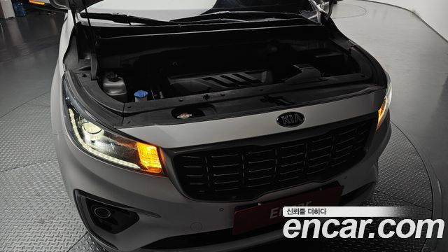 Kia Carnival 9-Seater Luxury 2020 — фото 6