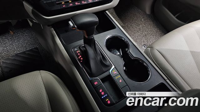 Kia Carnival 9-Seater Luxury 2020 — фото 9