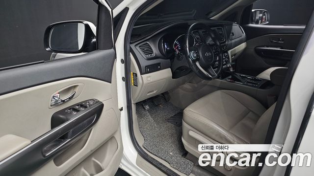Kia Carnival 9-Seater Luxury 2020 — фото 11