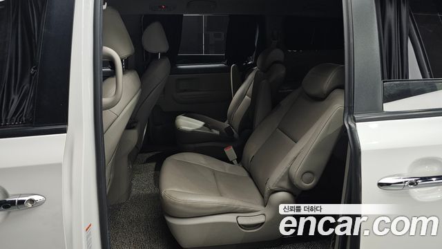Kia Carnival 9-Seater Luxury 2020 — фото 12