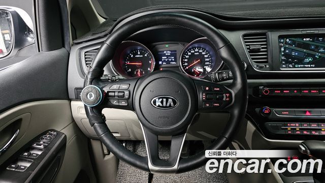 Kia Carnival 9-Seater Luxury 2020 — фото 13