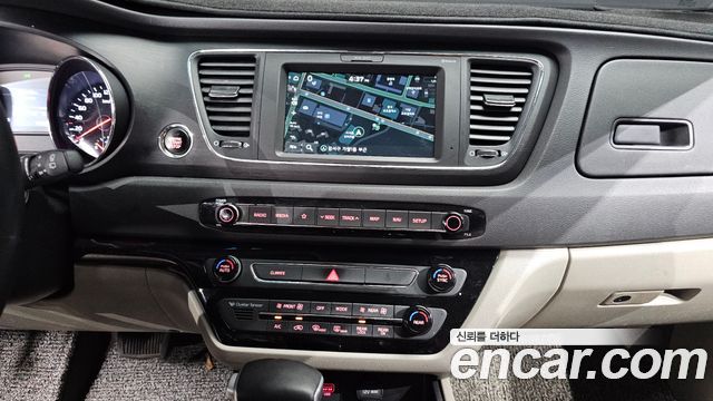 Kia Carnival 9-Seater Luxury 2020 — фото 14