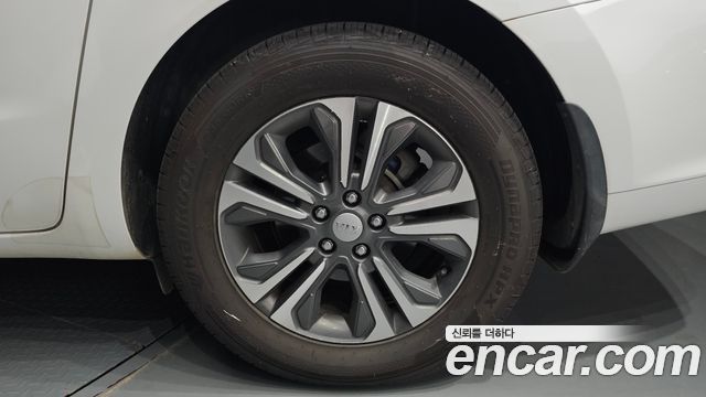 Kia Carnival 9-Seater Luxury 2020 — фото 21