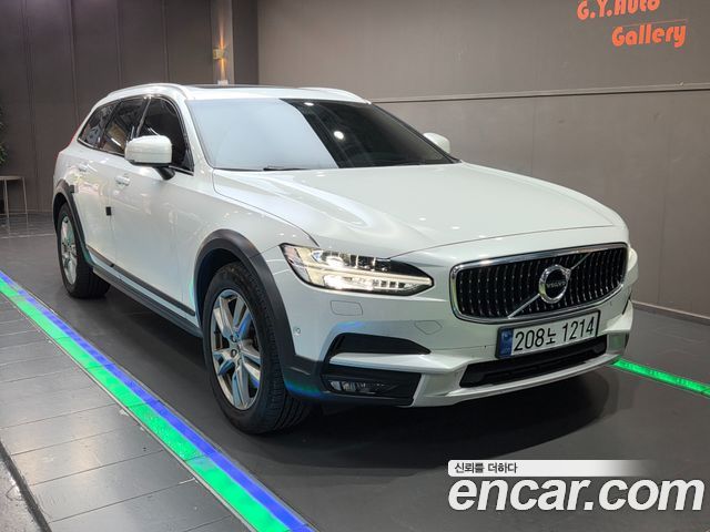 Volvo V90 Cross Country D5 AWD 2019 — фото 1
