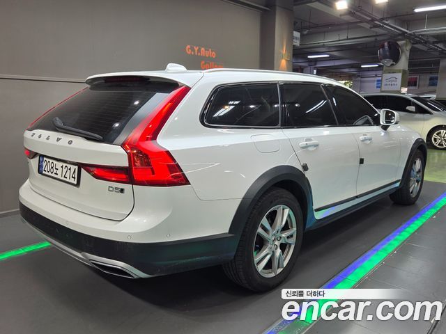 Volvo V90 Cross Country D5 AWD 2019 — фото 2