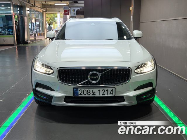 Volvo V90 Cross Country D5 AWD 2019 — фото 3