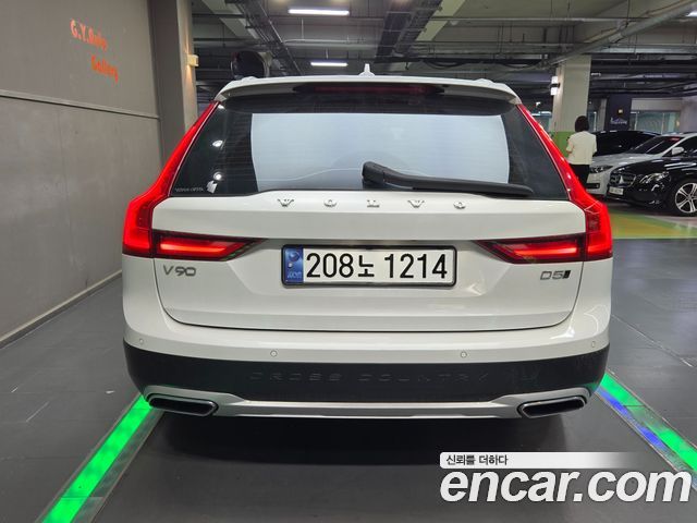 Volvo V90 Cross Country D5 AWD 2019 — фото 4