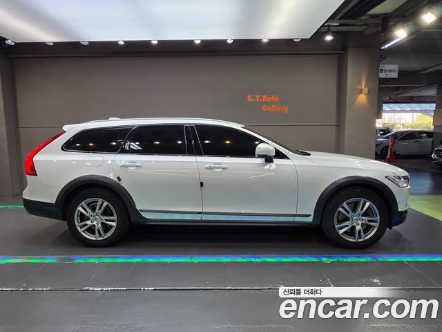 Volvo V90 Cross Country D5 AWD 2019 — фото 5