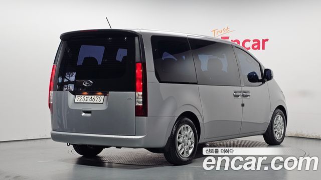 Hyundai Staria 4WD Tourer 11-Seater Modern 2023 — фото 2
