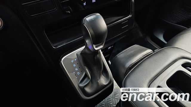 Hyundai Staria 4WD Tourer 11-Seater Modern 2023 — фото 9
