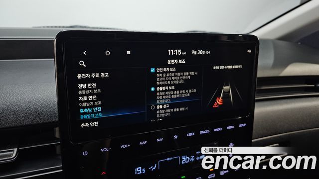 Hyundai Staria 4WD Tourer 11-Seater Modern 2023 — фото 17