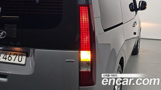 Hyundai Staria 4WD Tourer 11-Seater Modern 2023 — фото 23