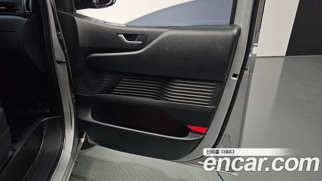 Hyundai Staria 4WD Tourer 11-Seater Modern 2023 — фото 25