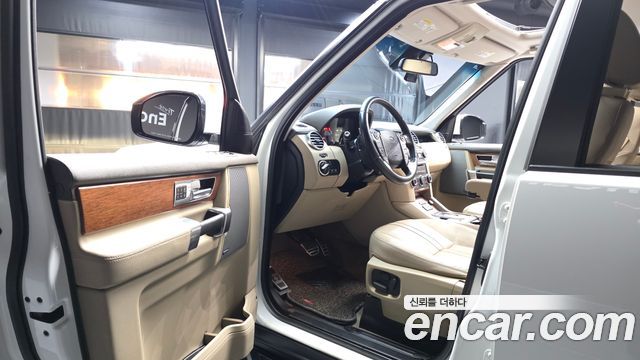 Land Rover Discovery 4 3.0 SDV6 SE 2016 — фото 10