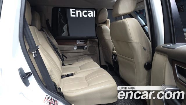 Land Rover Discovery 4 3.0 SDV6 SE 2016 — фото 12