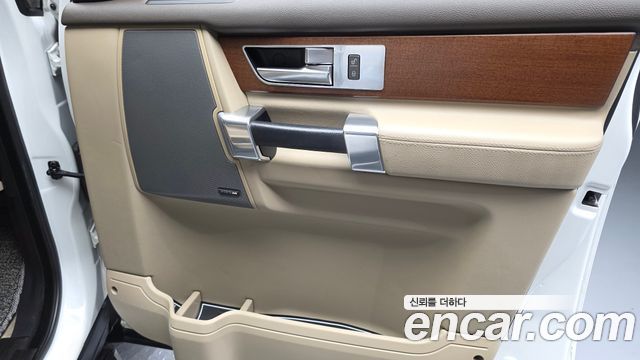 Land Rover Discovery 4 3.0 SDV6 SE 2016 — фото 24