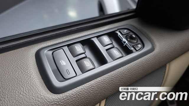 Land Rover Discovery 4 3.0 SDV6 SE 2016 — фото 28