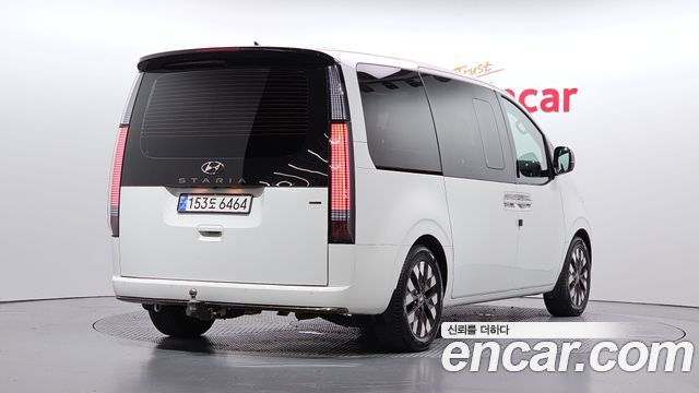 Hyundai Staria 4WD Lounge 9-Seater Inspiration 2023 — фото 2