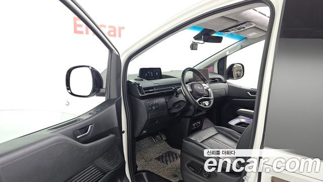 Hyundai Staria 4WD Lounge 9-Seater Inspiration 2023 — фото 10