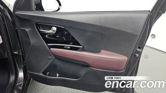 Kia Niro 1.6 HEV Noblesse Special 2020 — фото 24