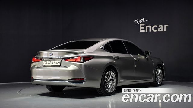 Lexus ES300h (VII) Luxury Plus 2022 — фото 2