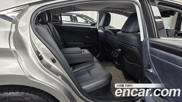 Lexus ES300h (VII) Luxury Plus 2022 — фото 16