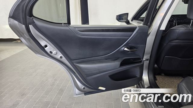 Lexus ES300h (VII) Luxury Plus 2022 — фото 31