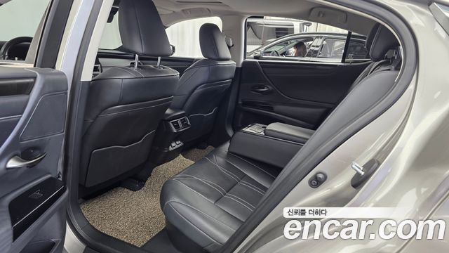 Lexus ES300h (VII) Luxury Plus 2022 — фото 32
