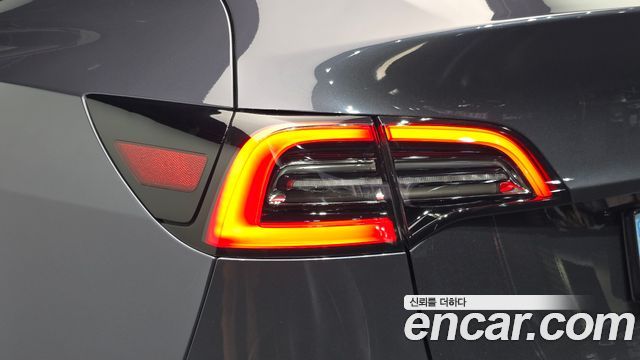 Tesla Model Y Long Range AWD 2021 — фото 23