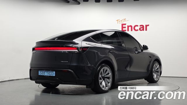 Tesla Model Y Long Range AWD 2025 — фото 2