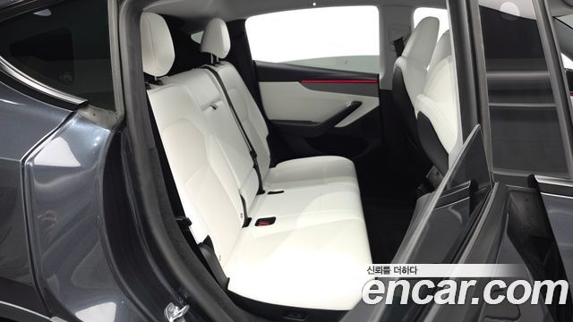 Tesla Model Y Long Range AWD 2025 — фото 11