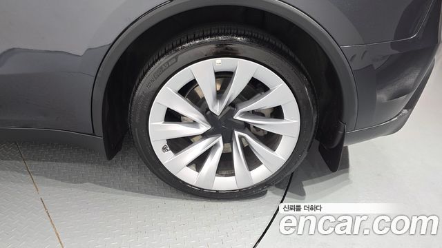 Tesla Model Y Long Range AWD 2025 — фото 21